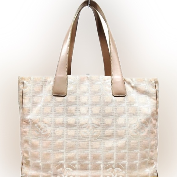 EUC Chanel handbag - Picture 3 of 6